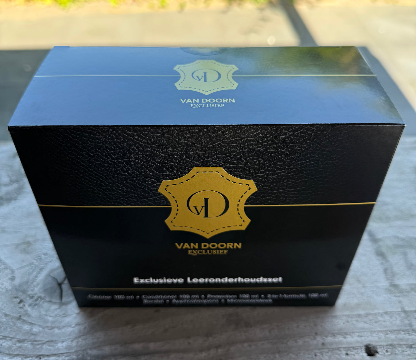 NIEUW – Complete 7-delige Leeronderhoudsset 100 ml Reinigen, Verzorgen & Beschermen, Borstel, Applicatiespons, Microvezeldoek